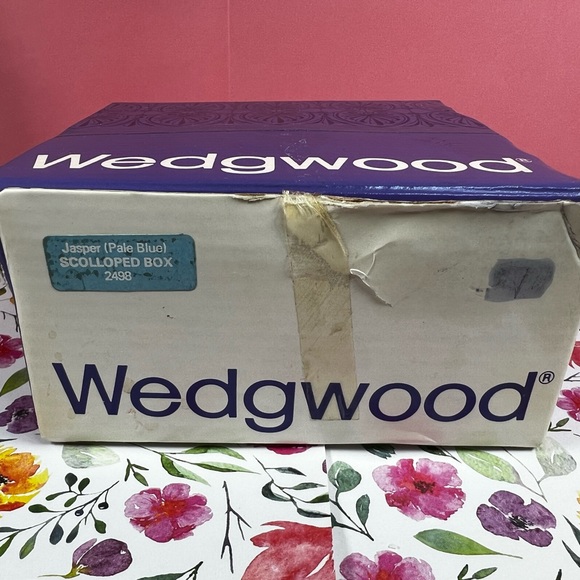 Wedgwood Blue Jasperware, Trinket Box With Lid, 5” Round Scalloped Garden Theme - Picture 16 of 17